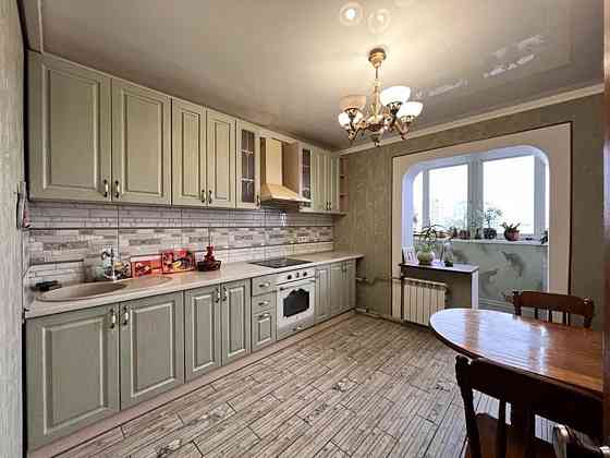 Оренда Квартира 2-кімнатна, 18/18 поверх на Ревуцького, 42 Kiev