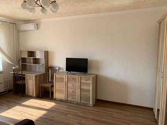 Оренда Квартира 1-кімнатна, 12/18 поверх на ул. Ревуцкого, 42-а Киев