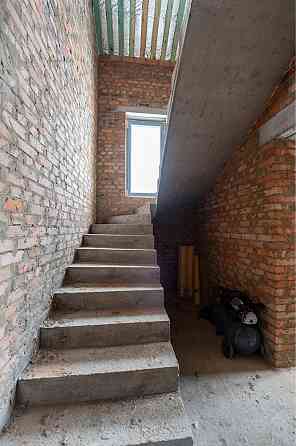 Продаж Будинок 5-кімнатний на вул. Центральна Корнин