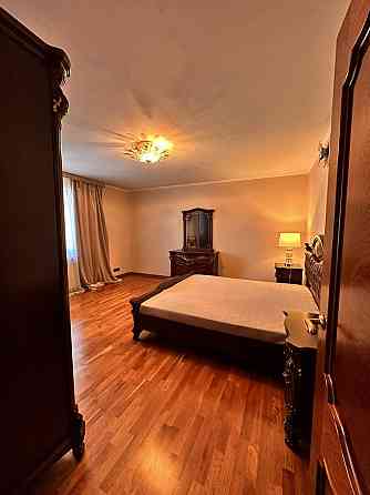 Продаж Квартира 2-кімнатна, 10/20 поверх на Дарницький вул., д. 8 Київ