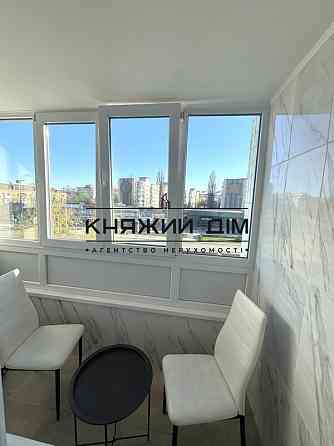 Продаж Квартира 3-кімнатна, 4/9 поверх на Победы просп./ Берестейский просп. Kiev