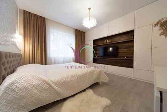 Продаж Квартира 2-кімнатна, 3/10 поверх на Сирецька вул., д. 32 Kiev