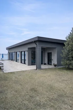 638 House by the water with a swimming pool Kiev