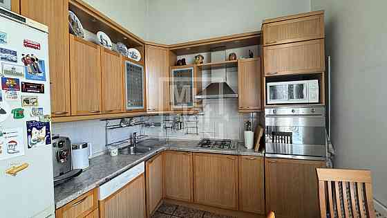 Оренда Квартира 4-кімнатна, 4/5 поверх на вул. Хмельницького Богдана Kiev