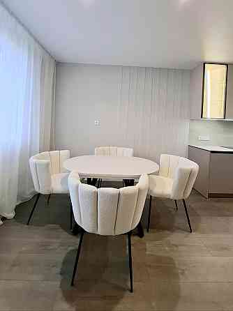 Продаж Квартира 2-кімнатна, 24/24 поверх на Повітряних сил вул., д. 56 Киев