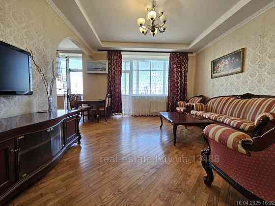 Продаж Квартира 3-кімнатна, 5/6 поверх на вул. Петлюрі Симона Львів