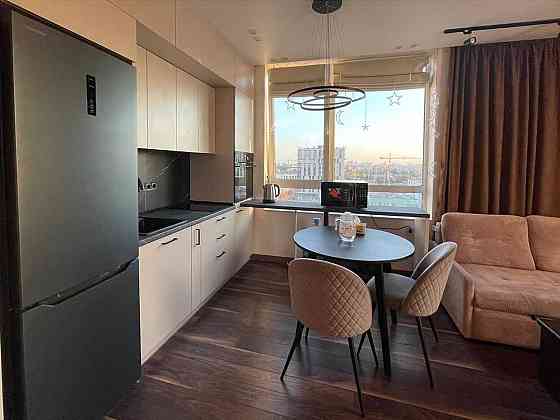 Продаж Квартира 1-кімнатна, 14/16 поверх на Салютна вул., д. 2Б Київ