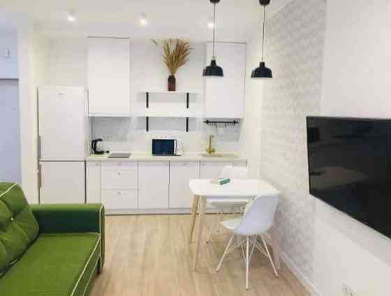 Оренда Квартира 1-кімнатна, 16/24 поверх на Центральная ул., 15 Kiev