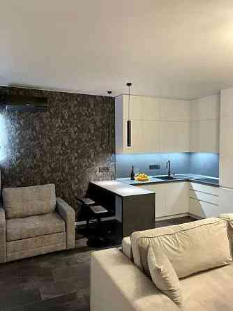 Оренда Квартира 1-кімнатна, 25/33 поверх на ул. Заречная Київ