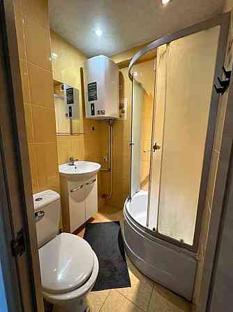 Оренда Квартира 1-кімнатна, 4/5 поверх на Алішера Навої, 78 Киев