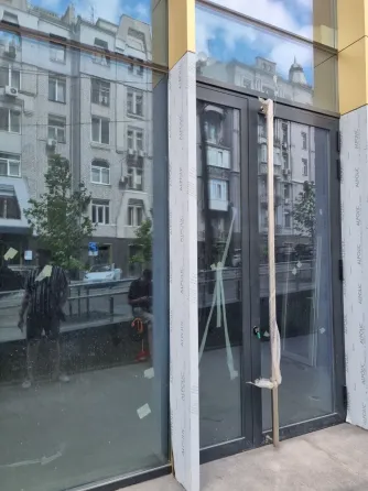 Premises in a new shopping mall, Red Line, separate entrance. Under final renovation (long vacations for arrival). Dnipro