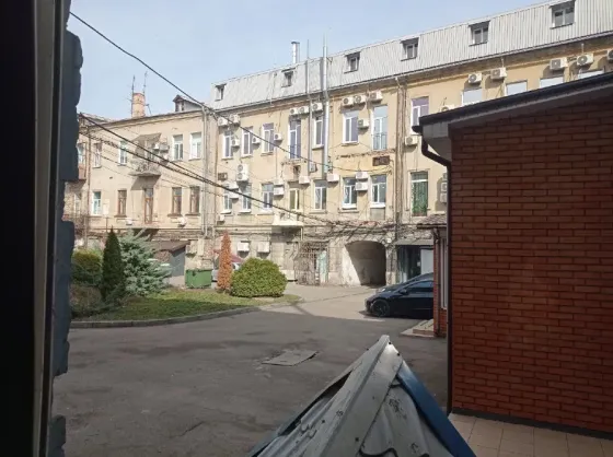 Продам простору 2-к квартиру біля парку Глоби, пр. Яворницького 101В, Центр Дніпро