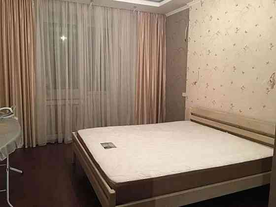 Оренда Квартира 3-кімнатна, 1/16 поверх на Харьковское шоссе Киев