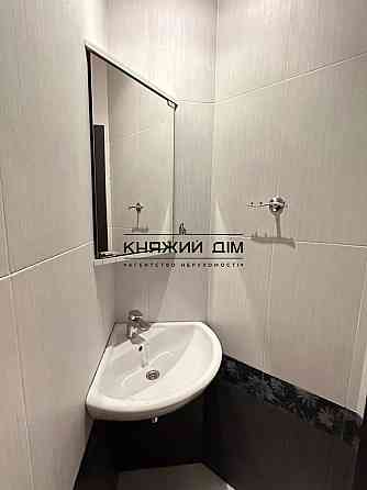 Продаж 3-х кімнатної ,м.Позняки 5 хвилин пішки Киев