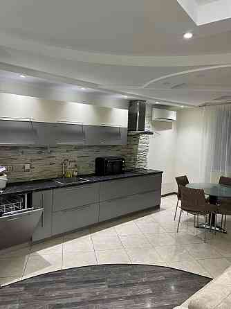 Продаж Квартира 3-кімнатна, 3/14 поверх на Вишняківська вул., д. 13 Kiev