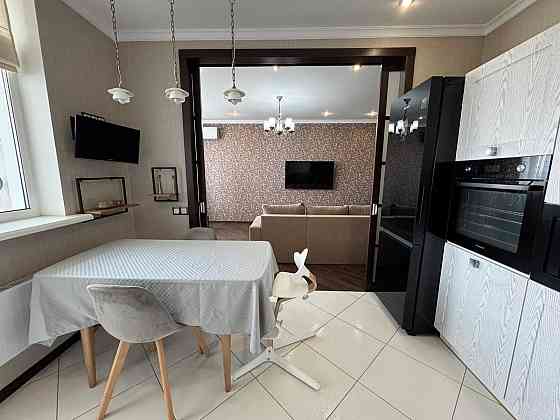 Продаж Квартира 2-кімнатна, 24/25 поверх на Бажана Миколи вул., д. 8Б Київ