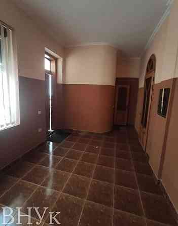 Продаж Квартира 3-кімнатна, 1/3 поверх на Шиптицького Чернівці