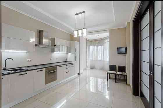 Продаж Квартира 4-кімнатна, 10/24 поверх на Лесі Українки вул., д. 7б Київ