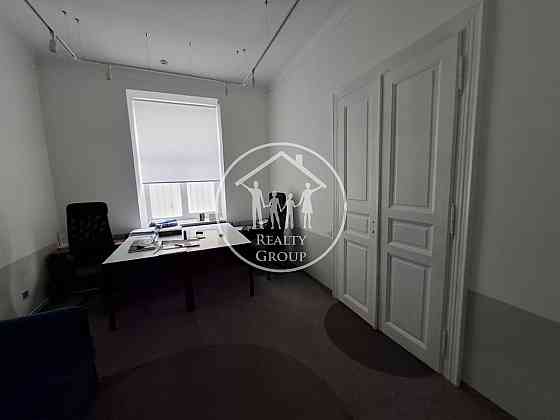 Продаж Квартира 3-кімнатна, 1/4 поверх на Конопницької вул., 4 Львов