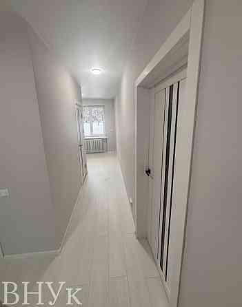 Продаж Квартира 3-кімнатна, 1/5 поверх на Комарова Чернівці