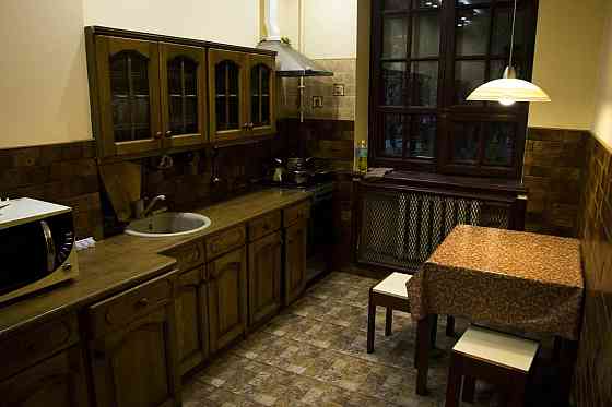 Оренда Квартира 3-кімнатна, 2/5 поверх на ул. Васильковская, 11 Kiev