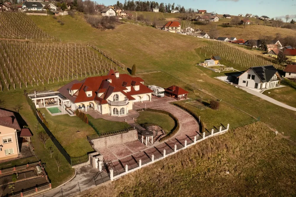 Будинок за кордоном 660.8 кв.м 4 кімн.  м. Целє, Словенія на Vešenik, 3210 Slovenske Konjice Целє - фото 18