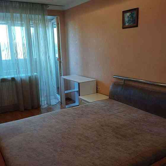 Оренда Квартира 3-кімнатна, 5/9 поверх на ул. Русановская Набережная, 8 Киев