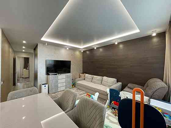 Продаж Квартира 3-кімнатна, 4/10 поверх на Хмельницкого Б. ул., 11А Dnipro