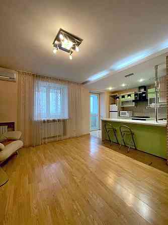 Продаж Квартира 3-кімнатна, 6/9 поверх на Кавалерийская ул., 9 Dnipro