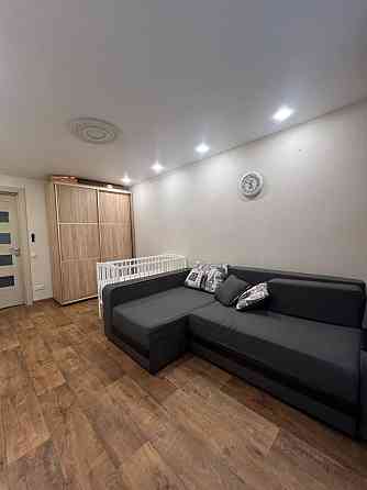 Продаж Квартира 2-кімнатна, 2/5 поверх на Автостроя ул., 8 Днепр