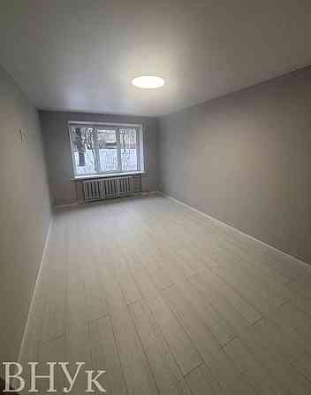 Продаж Квартира 3-кімнатна, 1/5 поверх на Комарова Чернівці