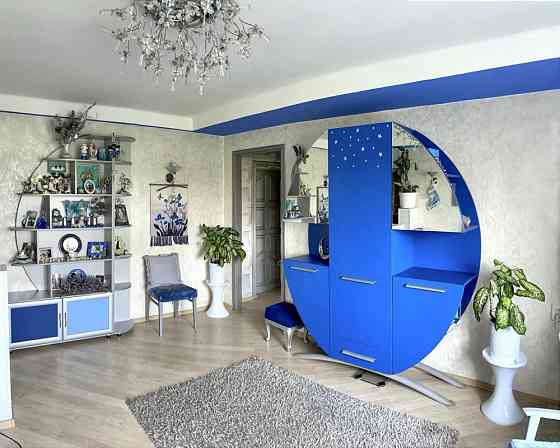 Продаж Квартира 3-кімнатна, 8/10 поверх на Лесі Українки вул., д. 5 Київ