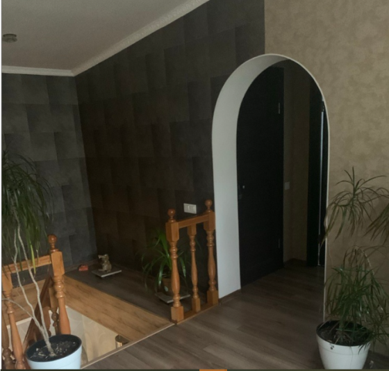 Продам  двухуровневую квартиру на земле 160кв.м. с евроремонтом  и гаражем Одеса