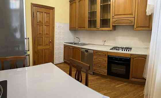 Оренда Квартира 2-кімнатна, 4/4 поверх на Жилянська, 34 Київ