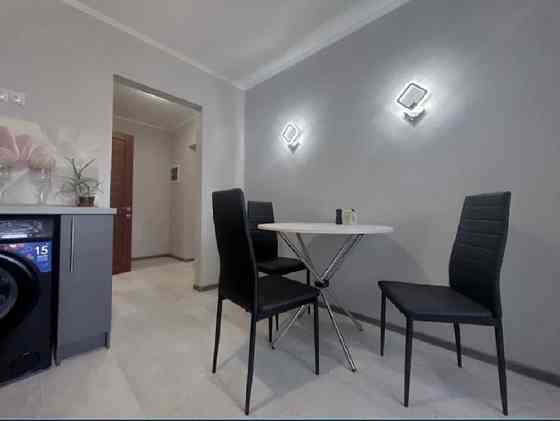 Оренда Квартира 1-кімнатна, 17/19 поверх на улица Драгоманова, д.1 Київ