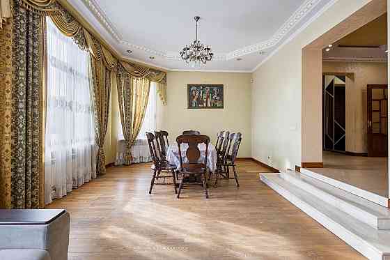 Продаж Будинок 8-кімнатний на вул. Геофізиків Lapaivka