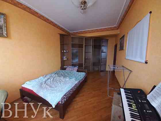 Продаж Квартира 3-кімнатна, 5/6 поверх на вул. Петлюри Львов