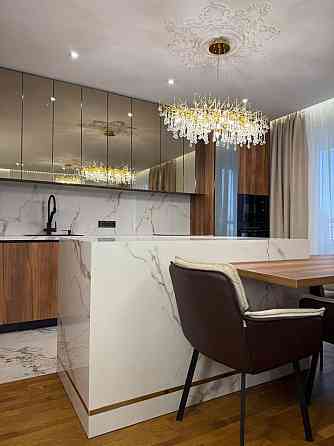 Продаж Квартира 3-кімнатна, 11/25 поверх на Васильківська вул., д. 37г Київ