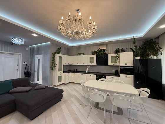 Продаж Квартира 3-кімнатна, 10/24 поверх на Джона Маккейна вул., д. 7 Київ