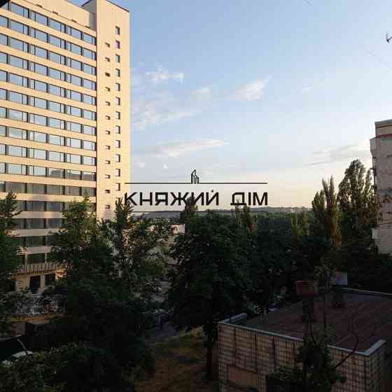 Продається 2 кімнатна квартира м. Лівобережна під ремонт КОД 21137900. Київ