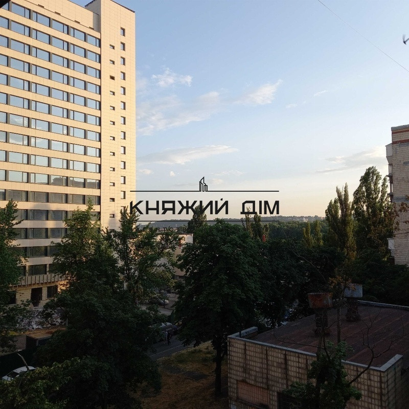 Продається 2 кімнатна квартира м. Лівобережна під ремонт КОД 21137900. Київ - фото 1