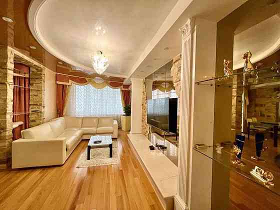 Оренда Квартира 2-кімнатна, 18/25 поверх на ул. Верховинная, 35 Kiev