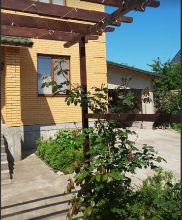 Кирпичный хозяйский дом  320кв.м   8 соток Червоный хутор Limanka