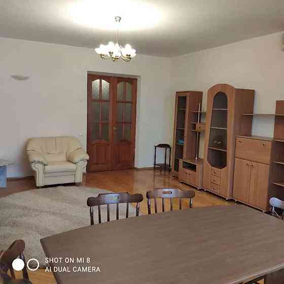 Оренда Квартира 3-кімнатна, 18/18 поверх на ул. Старонаводницкая Киев