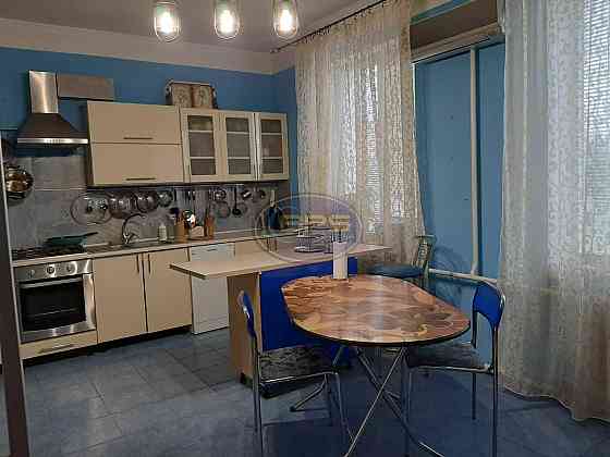 Продаж 3 поверхового будинку з ділянкою на 0.1 соток, 300 кв. м, 8 кімнат, Овідіополь