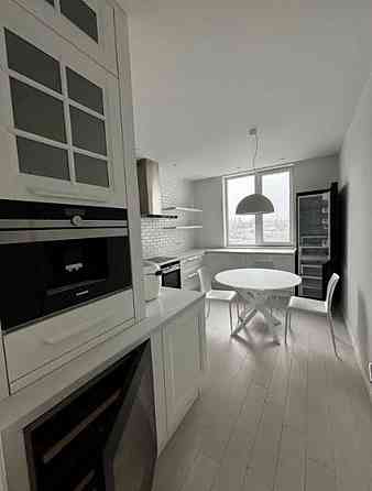 Трехкомнатная квартира с ремонтом . Начало Таирова. Одеса