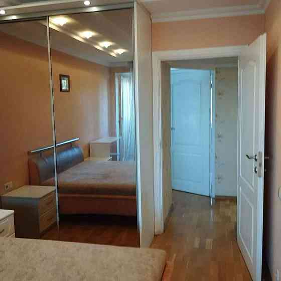 Оренда Квартира 3-кімнатна, 5/9 поверх на ул. Русановская Набережная, 8 Киев