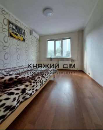 Продаж Квартира 3-кімнатна, 3/12 поверх на Харьковское шоссе Киев
