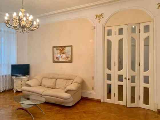 Оренда Квартира 4-кімнатна, 3/4 поверх на Пироговская ул. Одеса