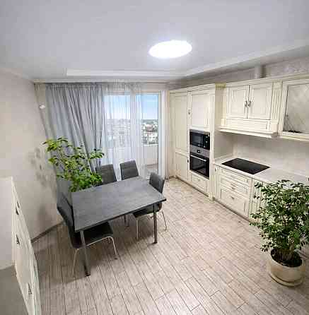 Продаж Квартира 3-кімнатна, 7/16 поверх на Тимошенко Маршала вул., д. 15-Г Kiev